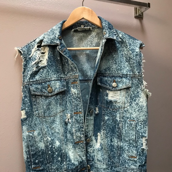Adrienne Vittadini Petites Bleached Denim Vest - Picture 3 of 7